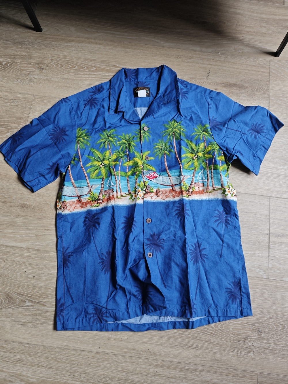 Vintage 90s Men's Blue Hawaii Reserve Tshirt